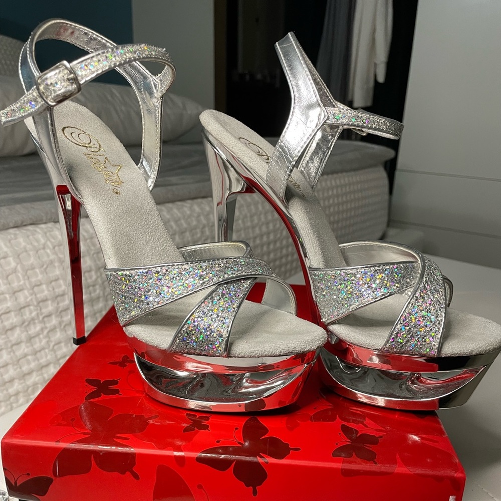 7” Glitter Multi Strap Platform. Perfect condition!!